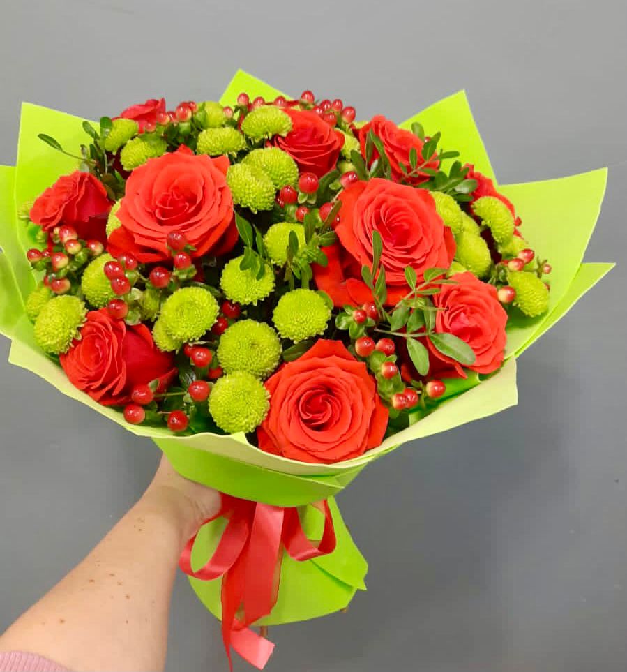 Букет цветов из: Хризантемы и Розы в Стерлитамаке