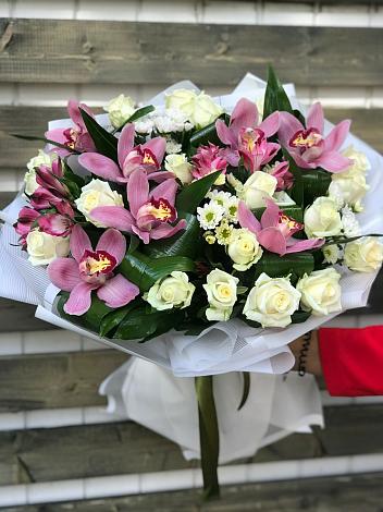 Букет цветов из: Розы и Хризантемы в Стерлитамаке