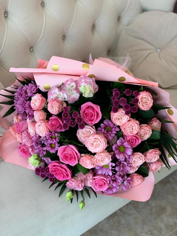 Букет цветов из: Хризантемы, Розы и Лизиантусы в Стерлитамаке