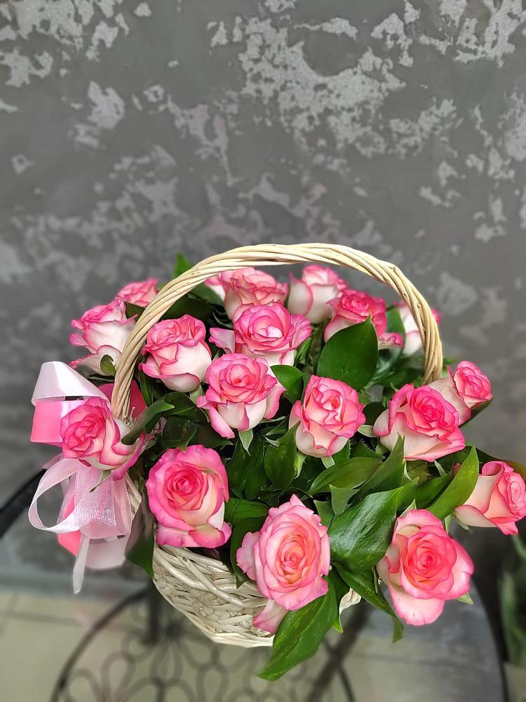 Цветочная композиция из Розы в корзине в Стерлитамаке