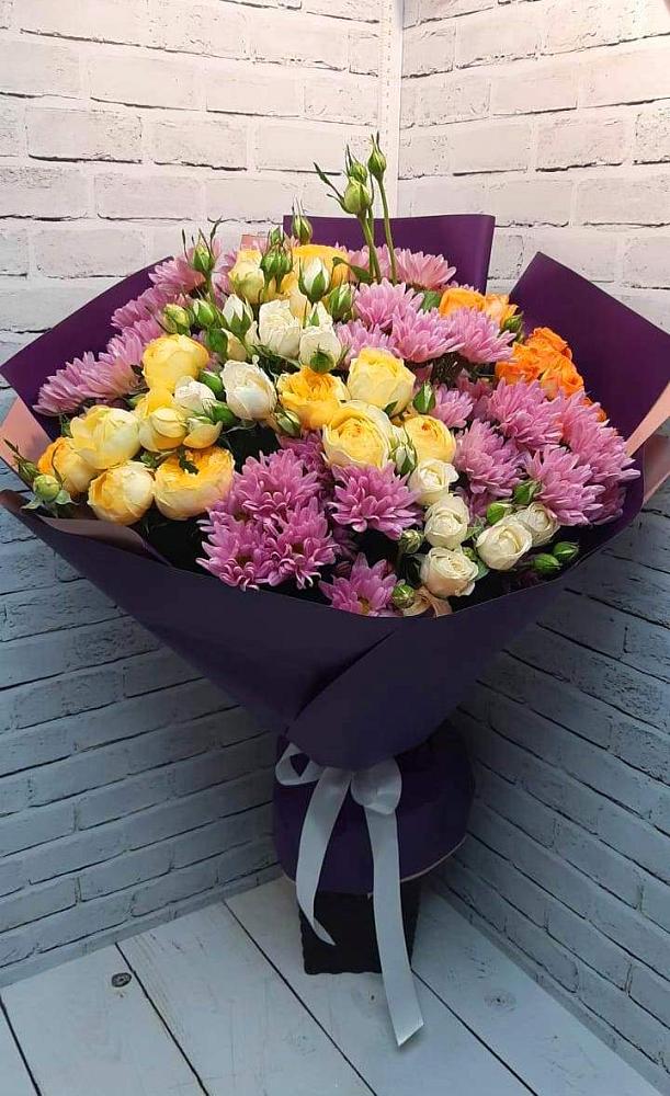 Букет цветов из: Хризантемы и Розы в Стерлитамаке