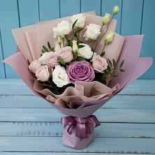 Букет цветов из:  Розы и Лизиантусы в Стерлитамаке