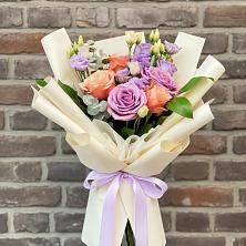 Букет цветов из:  Лизиантусы и Розы в Стерлитамаке