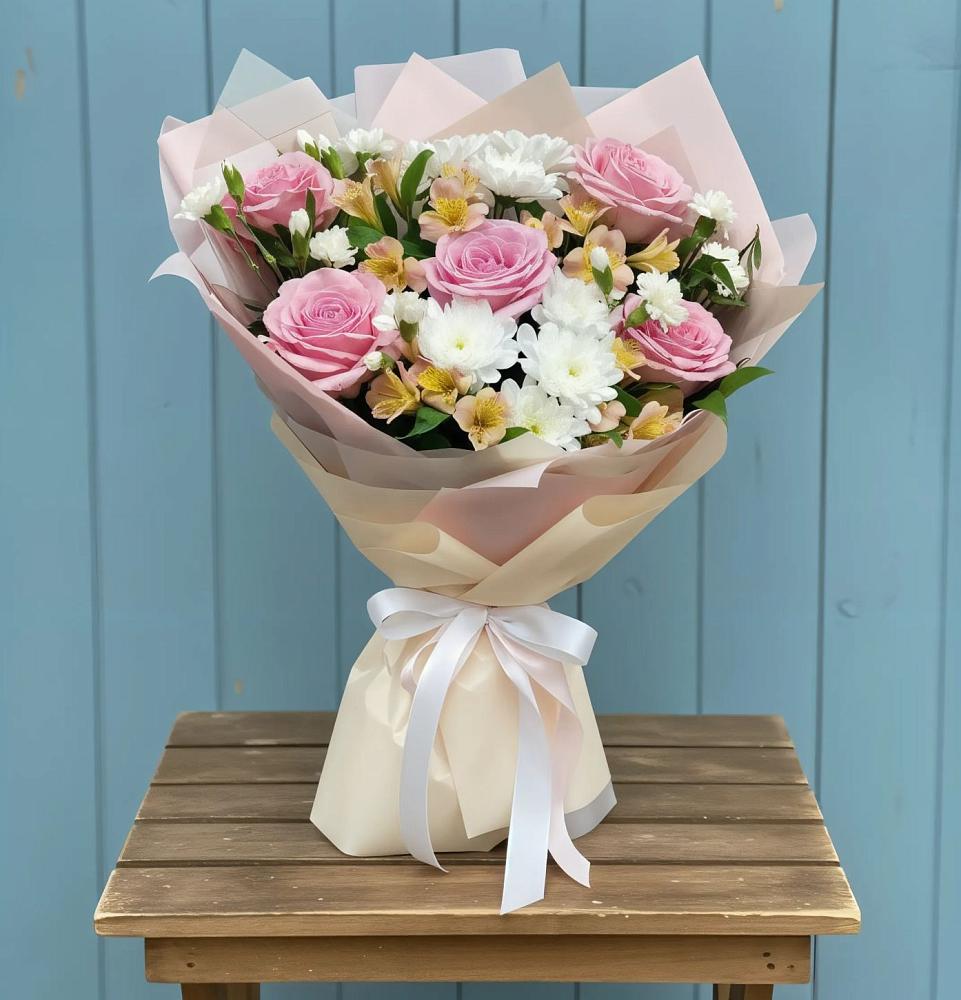 Букет цветов из: Гвоздики, Орхидеи и Розы в Стерлитамаке