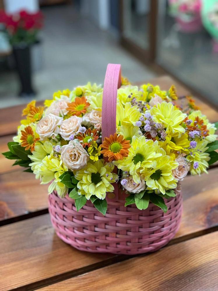 Цветочная композиция из Хризантемы и Розы в корзине в Стерлитамаке