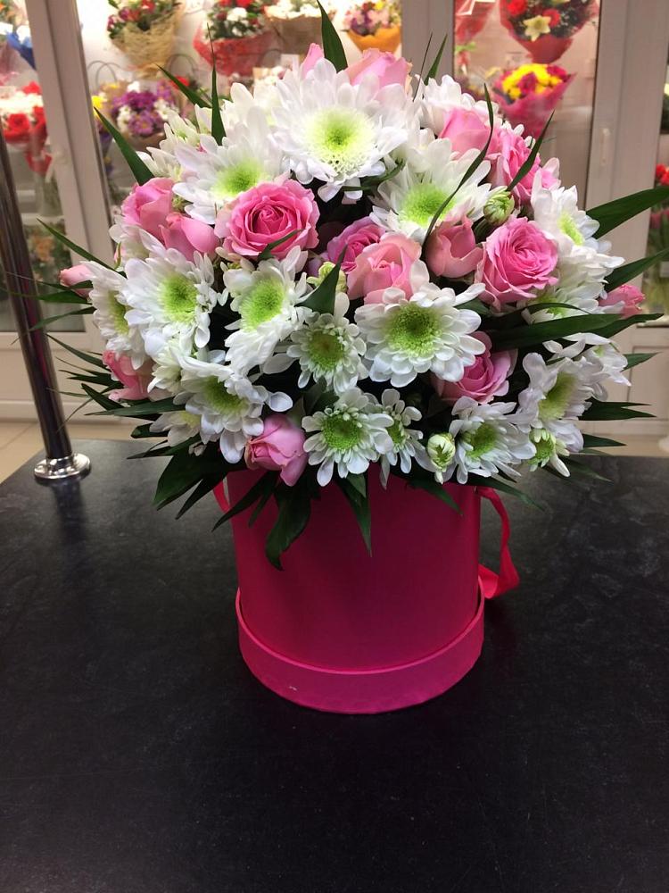 Цветочная композиция из Розы и Хризантемы в шляпной коробке в Стерлитамаке