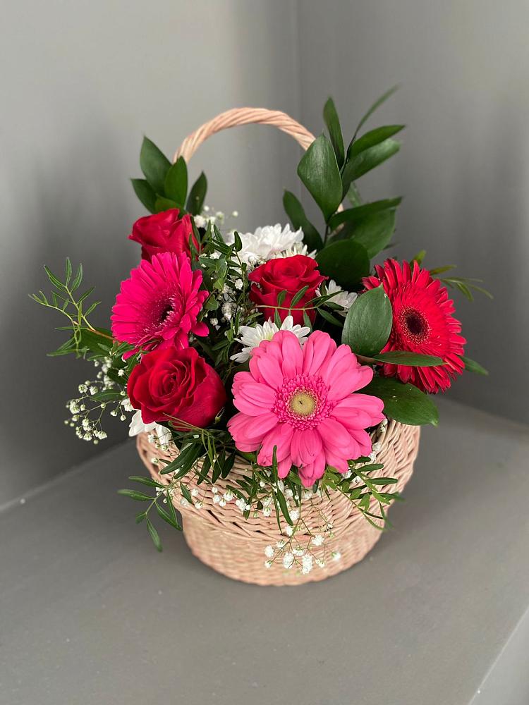 Цветочная композиция из Розы, Хризантемы и Герберы в корзине в Стерлитамаке